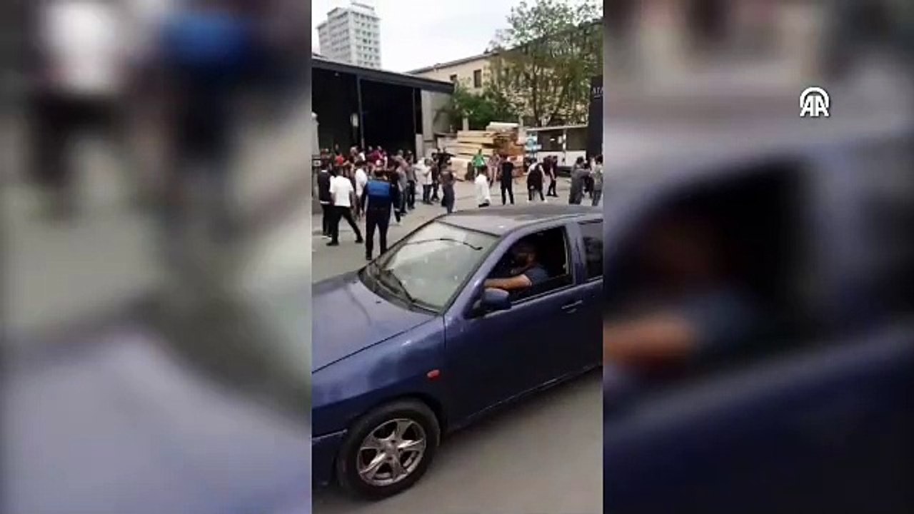 Esenyurt'ta imalathanede yangın! Patlamalar yaşanıyor