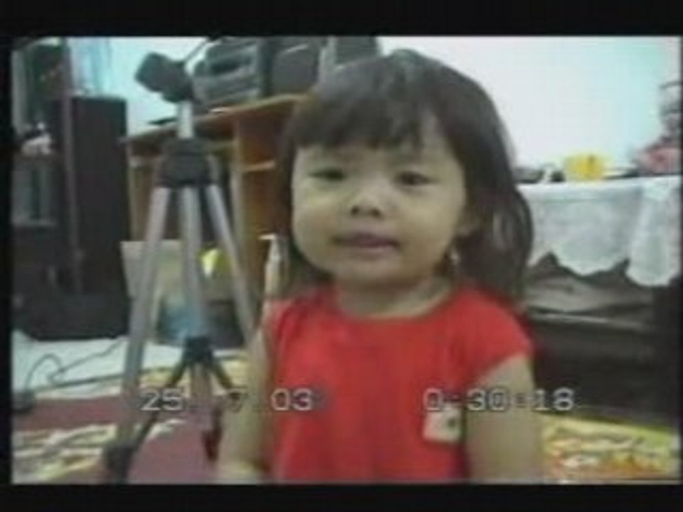 Petite Fille Qui Chante