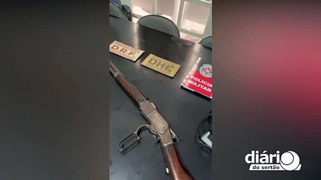 Operação policial realiza prisões e apreende armas e munições em locais específicos da cidade de Patos