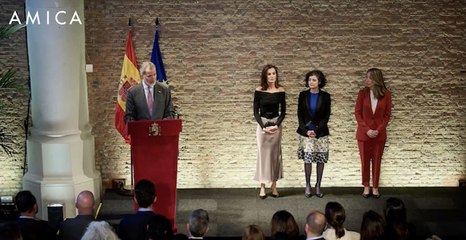La liquid skirt di Letizia di Spagna, il trend di primavera da copiare