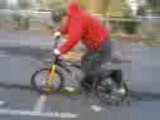 Leny en BMX(après 2mois d' entrainement)