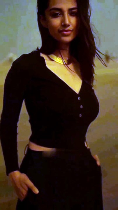Actress Meenakshi chaudry cute video