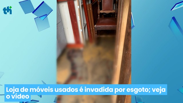Loja de móveis usados é invadida por esgoto; veja o vídeo