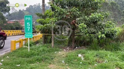 Download Video: Por rata encontraron un cuerpo sin vida con un cartel en Caldas, Antioquia