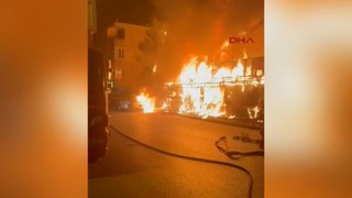 Maltepe'de restoranda başlayan yangın, otomobile ve bitişiğindeki binaya sıçradı