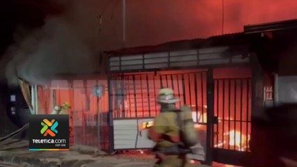 tn7-incendio-afecta-tres estructuras-en-alajuela-170424