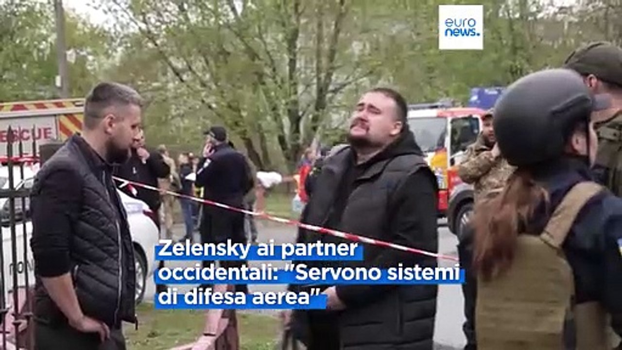 Ucraina: "Grande offensiva russa dal mese prossimo", Zelensky chiede aiuti per la difesa aerea