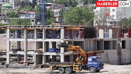 Etrafındaki bütün binalar yıkıldı, bu binanın camı bile kırılmadı