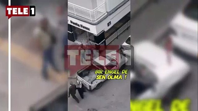 Engelli yolunun çıkışına araç park etti!