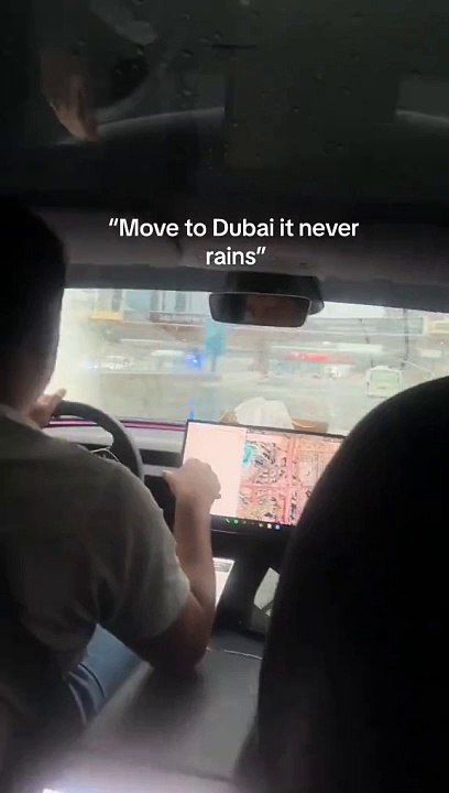 Tesla quase submerso