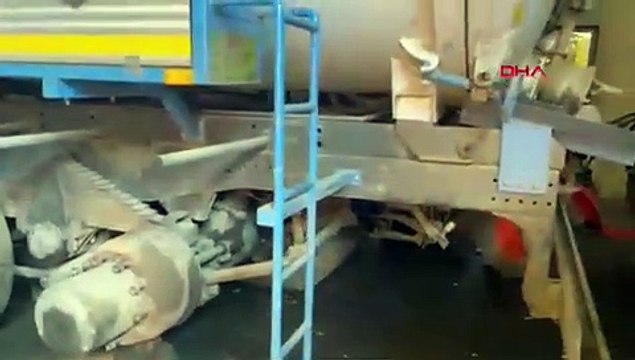 Zabıta memurları, hurdacılarda belediyeye ait araçların parçalarını aradı