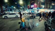 Awesome busker sings Taylor Swift Medley!