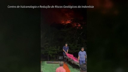 Centenas de pessoas evacuadas após erupção de vulcão na Indonésia
