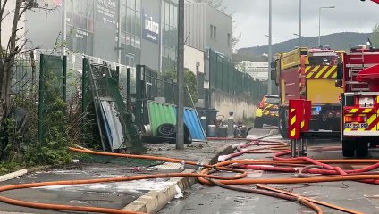 Saint-Etienne : violent incendie le long de l'A72