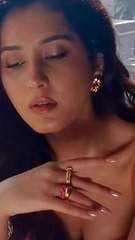 Actress Raashi khanna cute video