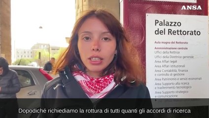 Due studentesse incatenate al Rettorato della Sapienza