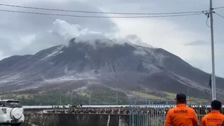 Evacuation de milliers d'habitants et risque de tsunami : le volcan Ruang inquiète en Indonésie