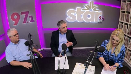 Ο Πρόεδρος Φίλων Μουσικής και Δημοτικής Χορωδίας Λαμίας, Λ. Κωστόπουλος και ο Πιανίστας και Υπεύθυνος στην παιδική και νεανική χορωδία, Ν. Βεργιόγλου στον StarFM