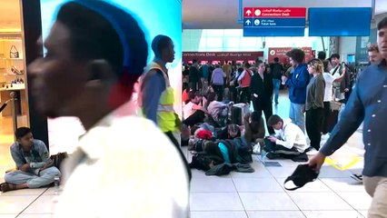 El aeropuerto de Dubái retoma progresivamente los vuelos tras inundaciones