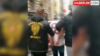 Beyoğlu'nda askeri üniforma müşterilere servis yapan şahıs tutuklandı