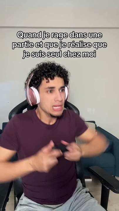 Après avoir bien vérifié que je suis tout seul, je me transforme en odieux personnage.