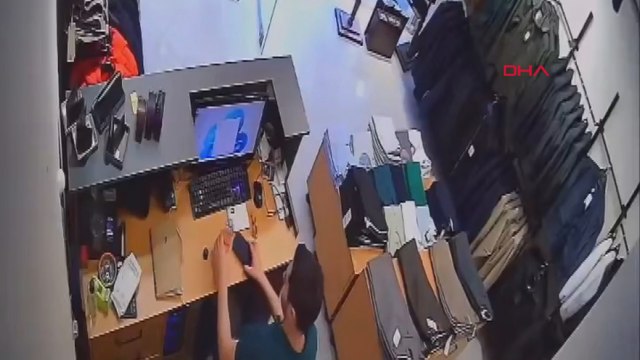 Deprem anında yaşananlar kamerada!