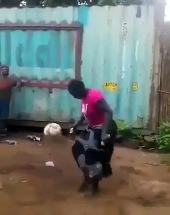Cette femme est meilleure au foot que beaucoup d'entre vous