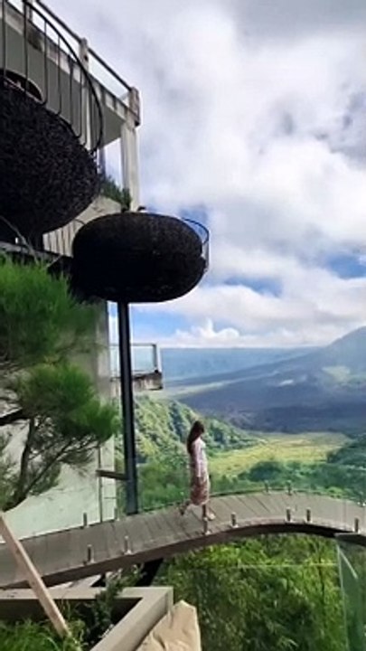 I see a beautiful girl is going beautifully