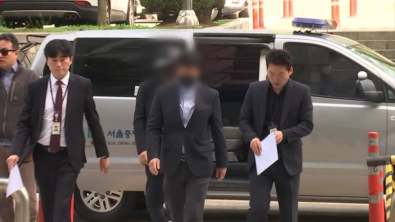 'LH 입찰 뇌물' 혐의 교수 구속...나머지 2명은 기각 / YTN