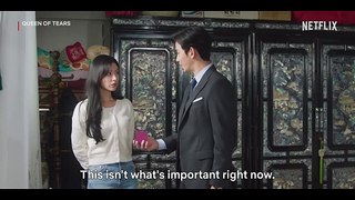 Kim Ji-won is caught secretly admiring her engagement ring | Queen of Tears E12 | Netflix [ENG]