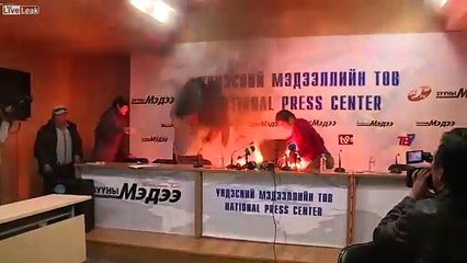 Hombre se prende fuego como protesta