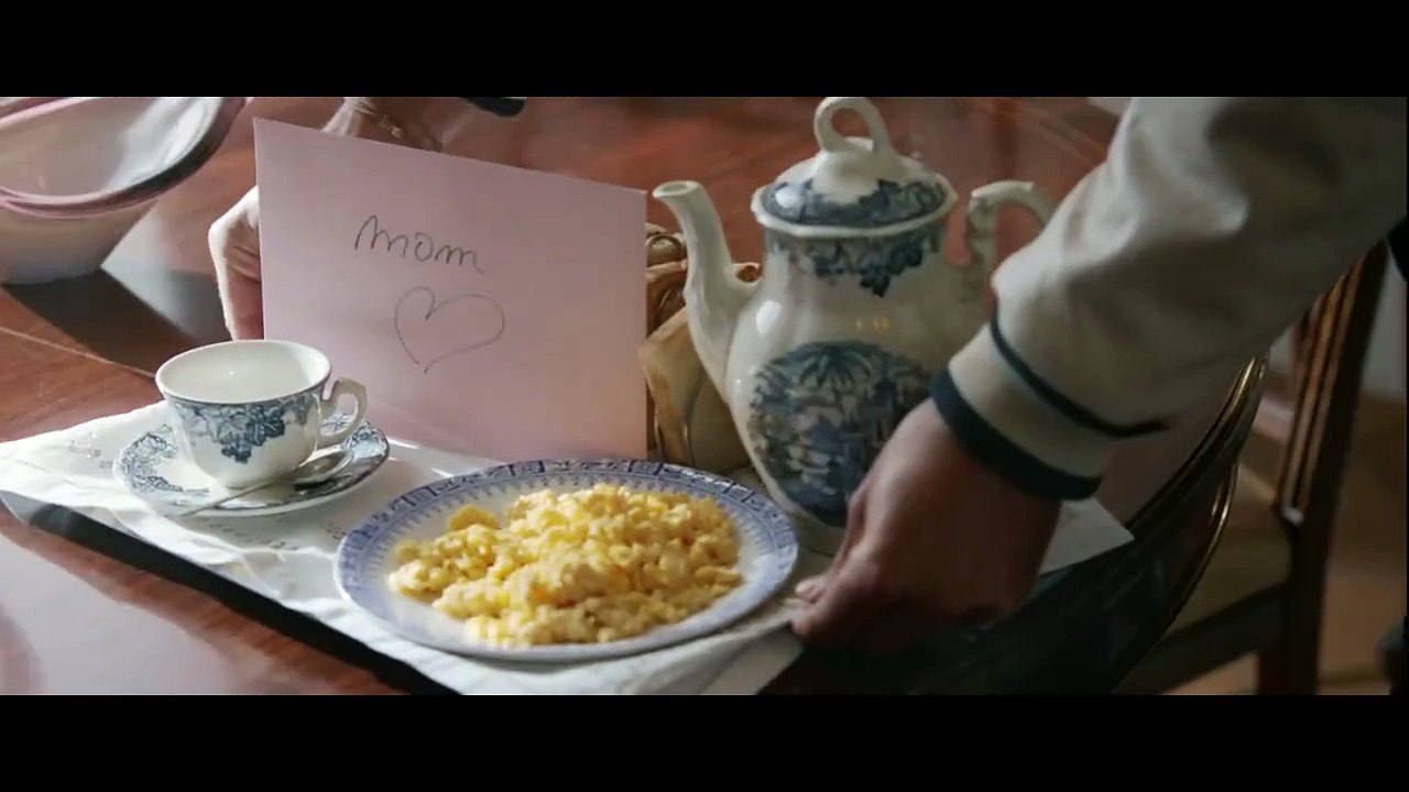 VIDEO: Pornhub quiere que le regales un visor VR a tu mamá