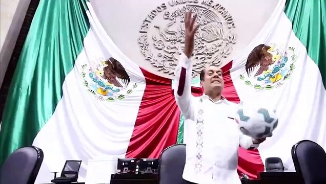 Político de Morena utiliza la máxima tribuna de la nación para jugar con ex futbolista