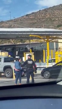 Detienen a mujer y a su hijo por intentar cruzar ilegalmente a Estados Unidos desde garita en Tijuana