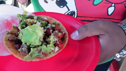 "Una Mordida Tacos Tijuana": Tacos El Jockey