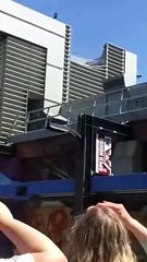 Spider-Man Stuntronic falla y se estrella contra edificio