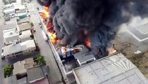 VIDEO: Fuerte incendio en fábrica de colchones cerca del blvd. Benítez en Tijuana