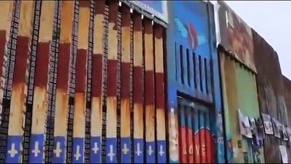 Exhiben escombro del ''Muro de Berlín'' en Playas de Tijuana