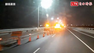 雙載機車撞中華大橋工程車釀2死  公路局：工區有設漸進式交維設施(翻攝畫面)