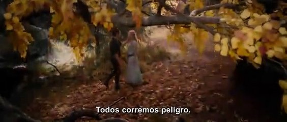 La Chica de la Capa Roja - Tráiler Oficial - Subtitulado