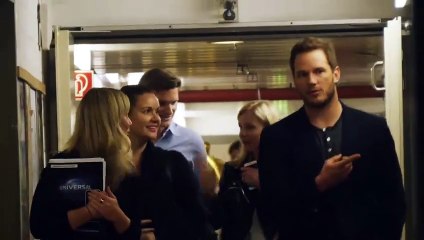 Unos dinosaurios sorprenden a Chris Pratt
