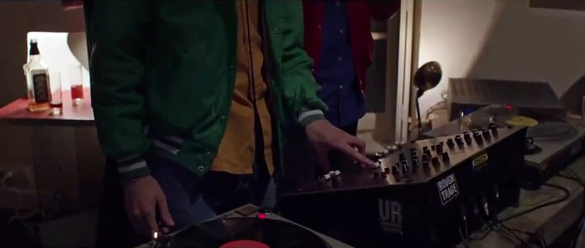 Eden - Teaser Oficial - Daft Punk pone Da Funk en una fiesta