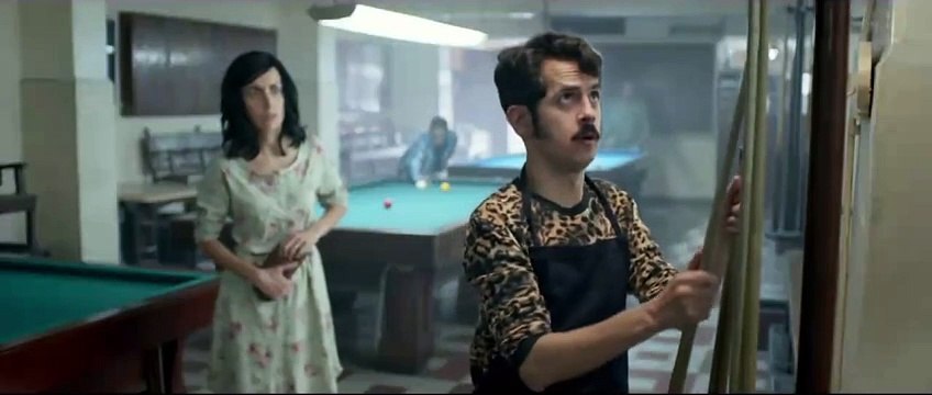 Elvira, Te Daría Mi Vida Pero la Estoy Usando Trailer Oficial