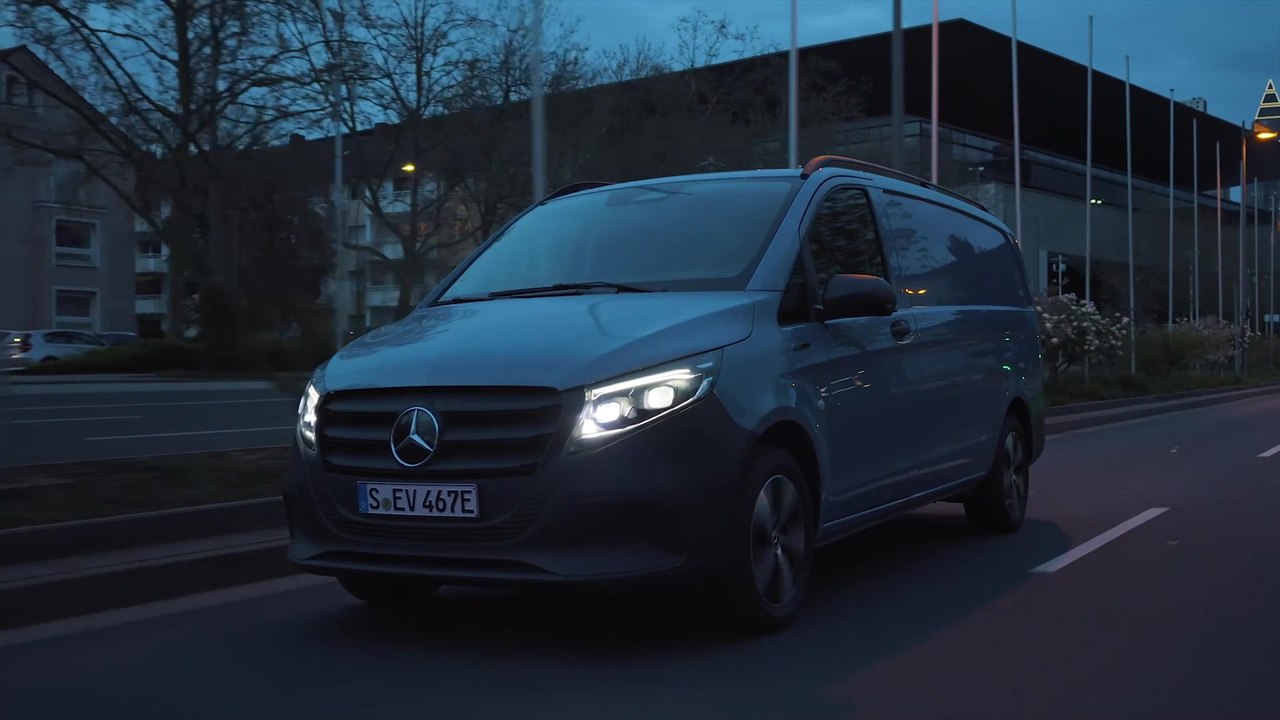 Mercedes-Benz eVito in Vintage blue Driving Video