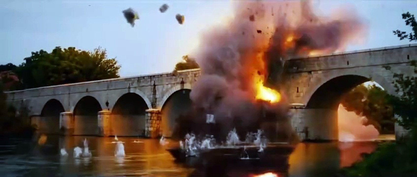 The 100-Year-Old Man Who Climbed Out the Window and Disappeared - Trailer Oficial