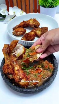 fried chicken vs super chili sauce
