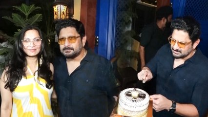 Arshad Warsi ने पैपराजी के साथ काटा Pre-Birthday Celebrations का केक, बोले मेरे बच्चे भी आ रहे हैं