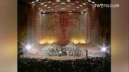 Daniela Condurache si Marcela Guragata - Din Moldova lui Stefan (Tezaur folcloric - arhiva TVR)