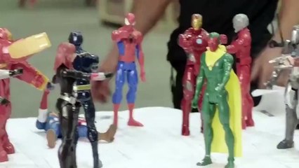 Thor acaba con Los Vengadores