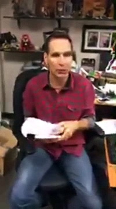 Todd McFarlane presenta el guión terminado para una nueva película de Spawn